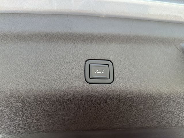 2023 GMC Yukon Denali - Photo 22