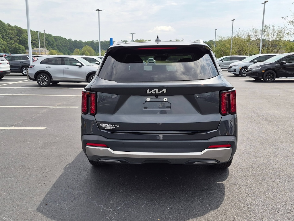 Used 2024 Kia Sorento S SUV