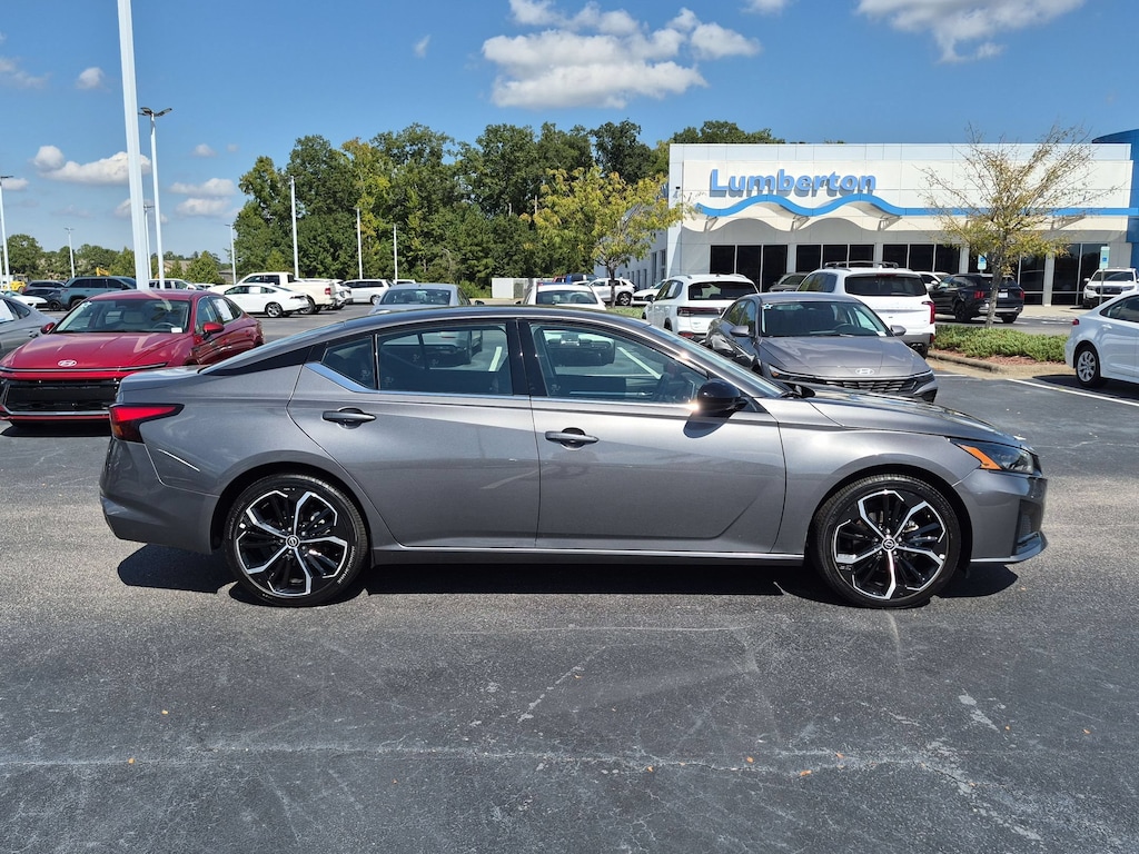 Used 2025 Nissan Altima SR Sedan