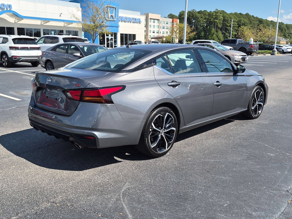 Used 2025 Nissan Altima SR Sedan