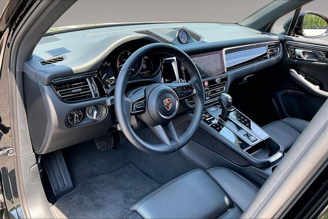 2025 Porsche Macan Base - Photo 17