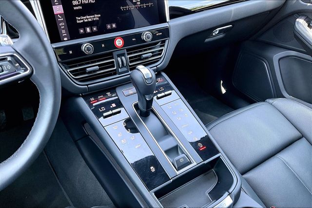 2025 Porsche Macan Base - Photo 16