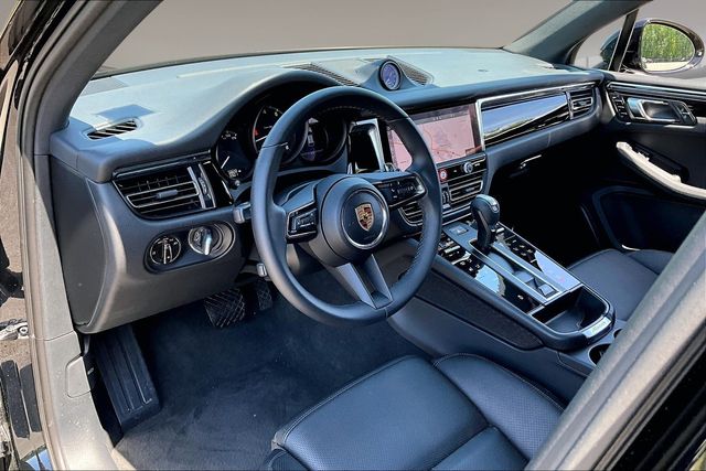 2025 Porsche Macan Base - Photo 17