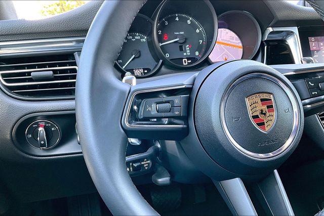 2025 Porsche Macan Base - Photo 11
