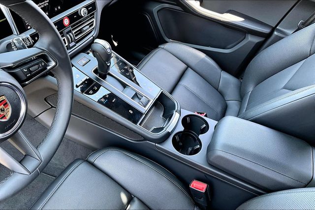 2025 Porsche Macan Base - Photo 18