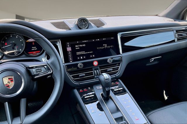 2025 Porsche Macan Base - Photo 9
