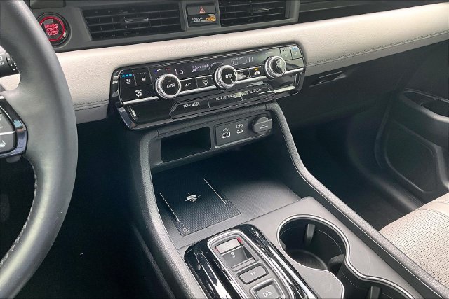 2025 Honda Pilot Elite - Photo 16