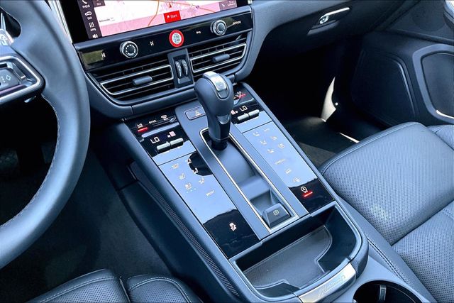 2025 Porsche Macan Base - Photo 16