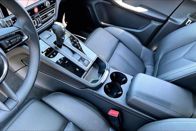 2025 Porsche Macan Base - Photo 18