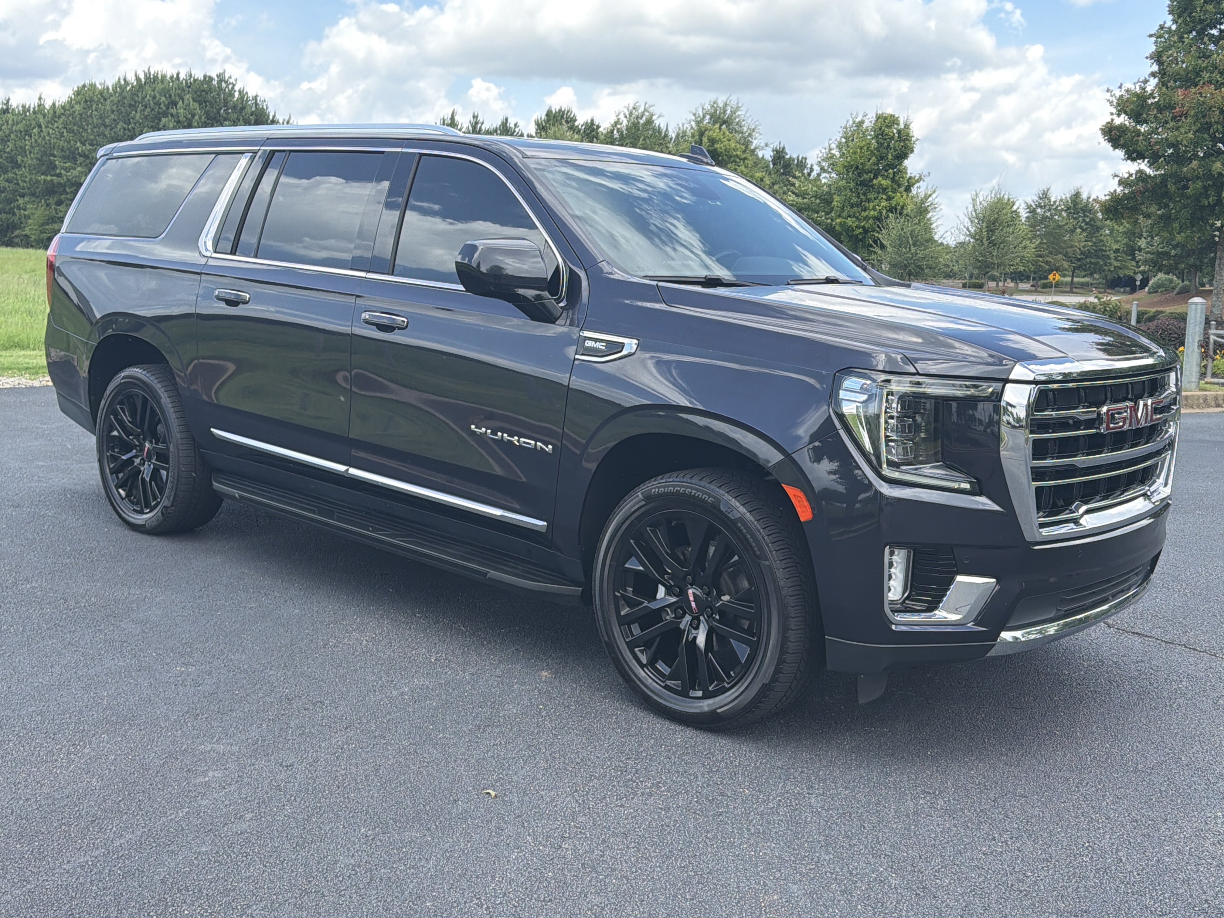 2023 GMC Yukon XL SLT SUV