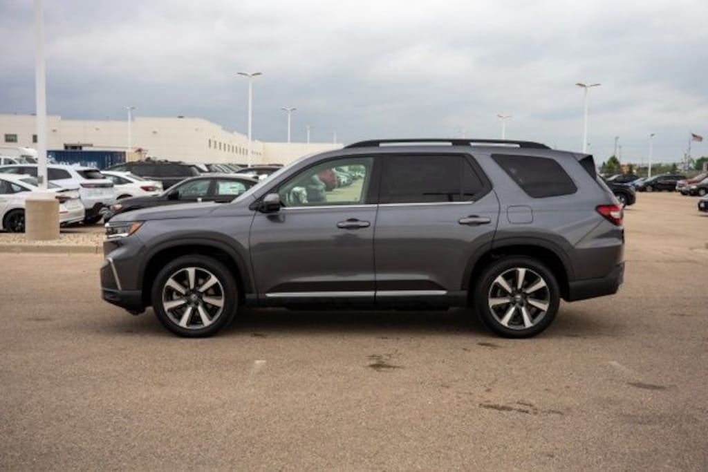 Used 2025 Honda Pilot Touring SUV