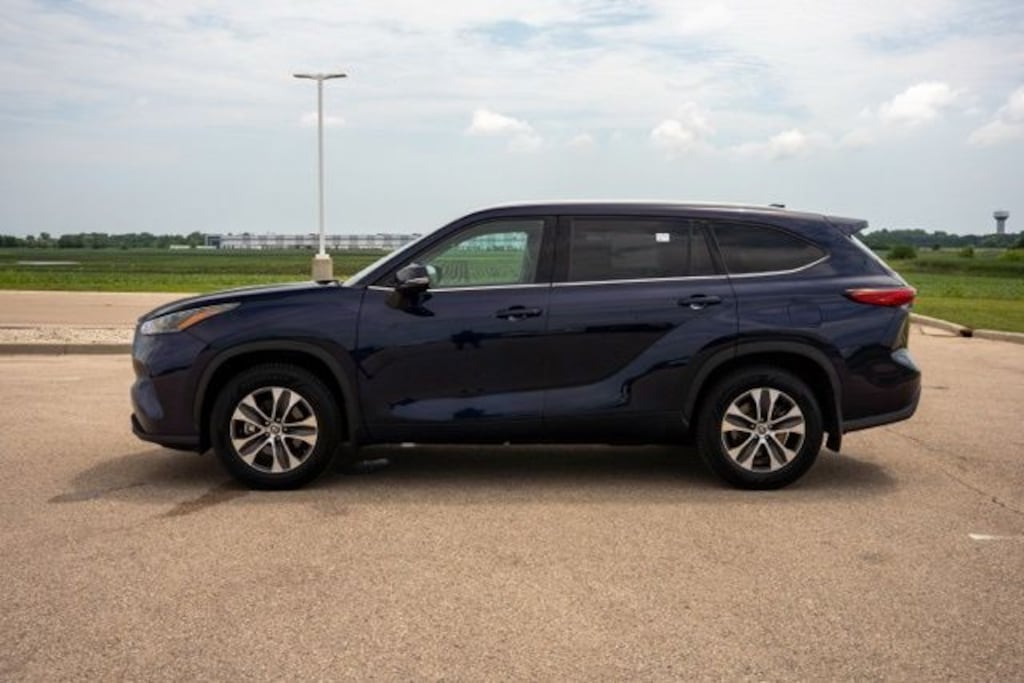 Used 2022 Toyota Highlander XLE SUV