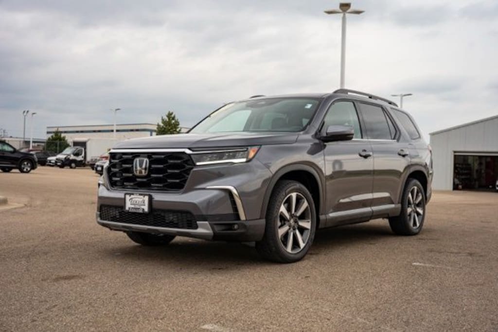 Used 2025 Honda Pilot Touring SUV