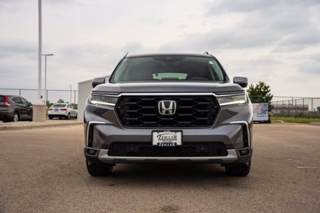 Used 2025 Honda Pilot Touring SUV