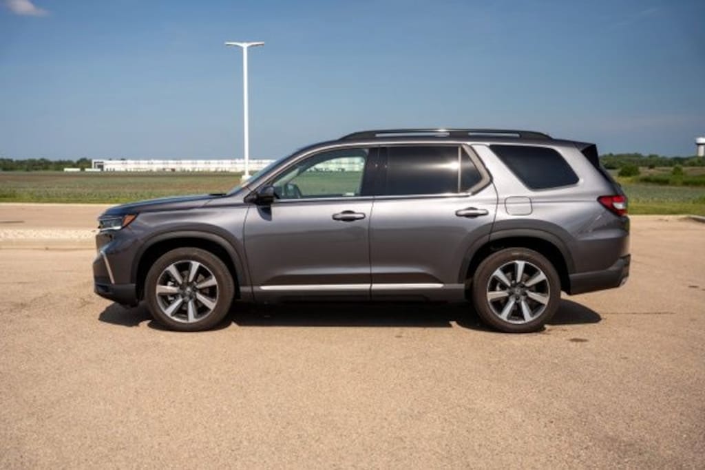 Used 2025 Honda Pilot Elite SUV