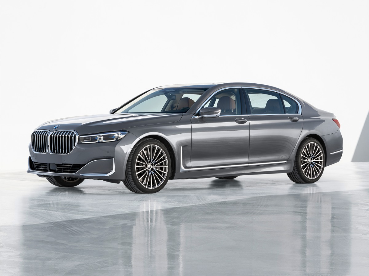  BMW 740i