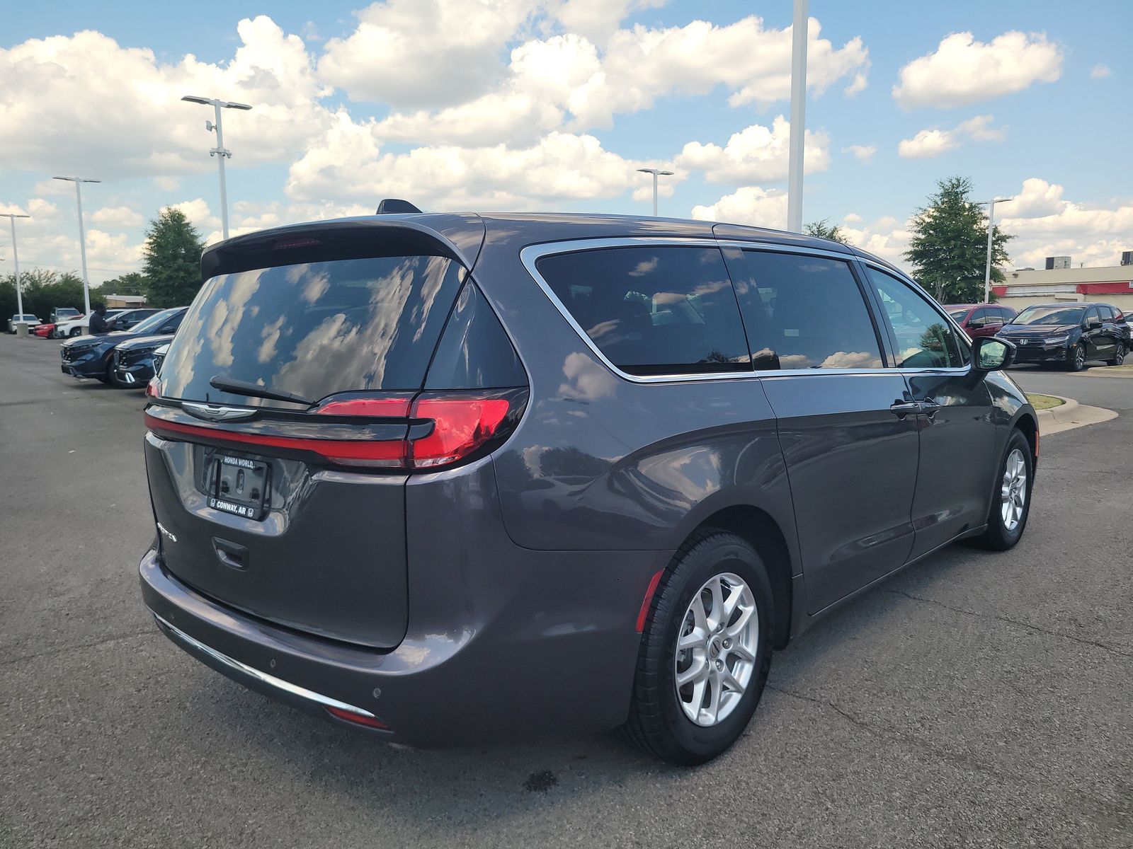 2023 Chrysler Pacifica Touring L - Photo 3