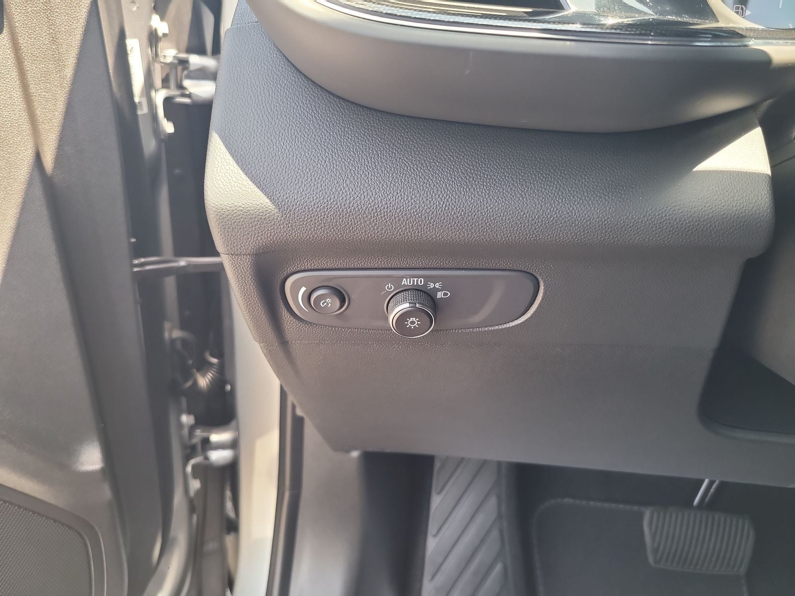 2023 Buick Envision Essence - Photo 17