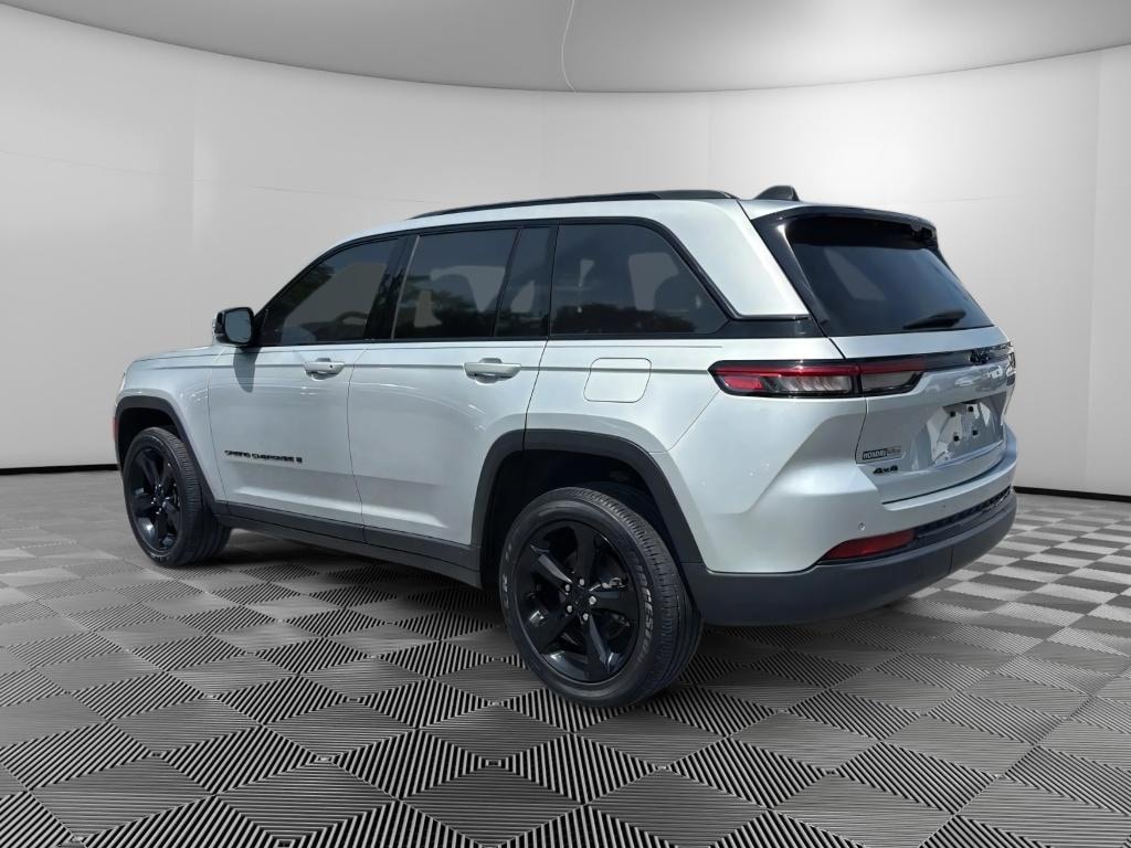 Used 2023 Jeep Grand Cherokee Altitude Sport Utility