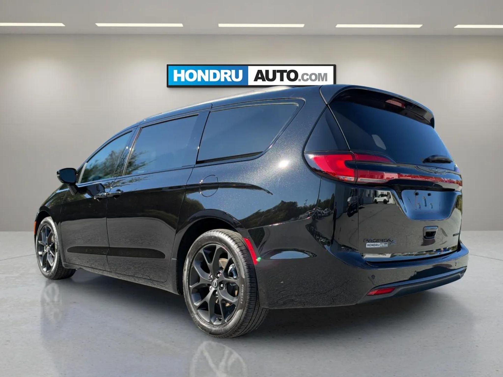 Used 2025 Chrysler Pacifica Limited Passenger Van