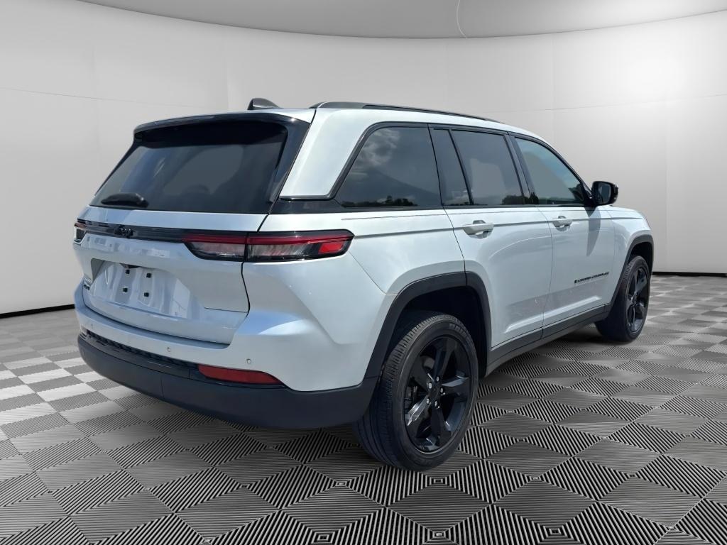 Used 2023 Jeep Grand Cherokee Altitude Sport Utility