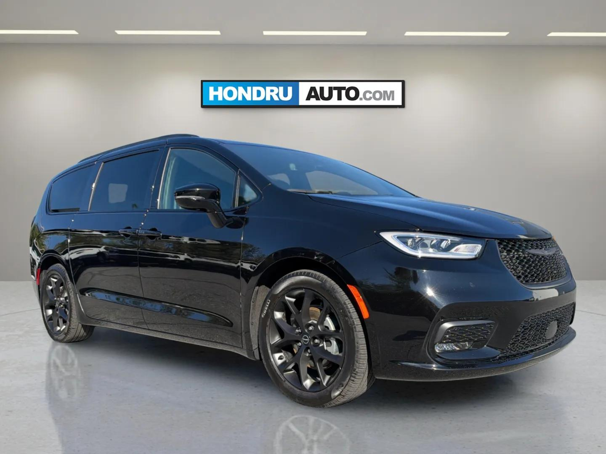 Used 2025 Chrysler Pacifica Limited Passenger Van