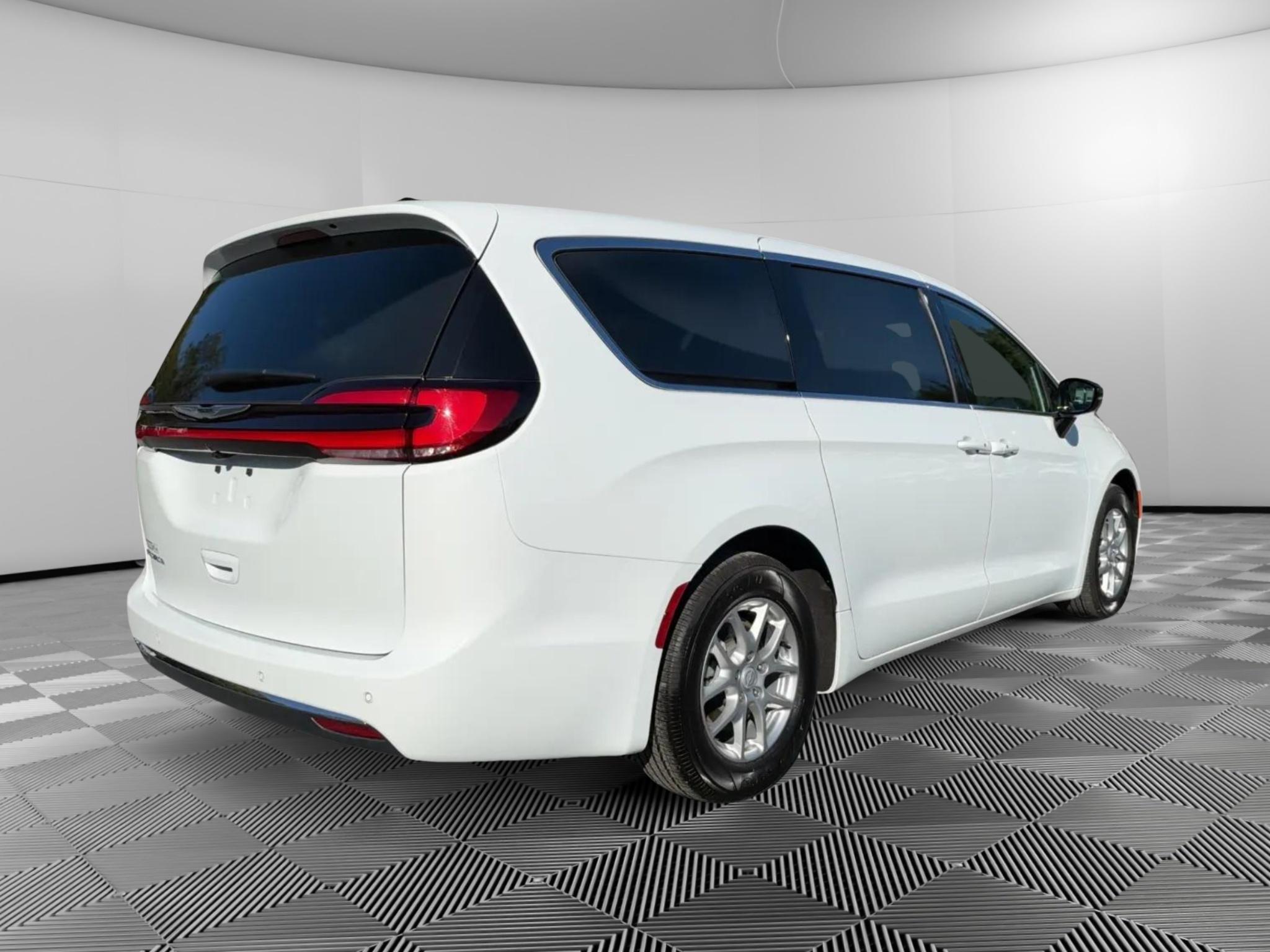 Used 2026 Chrysler Pacifica Select Passenger Van