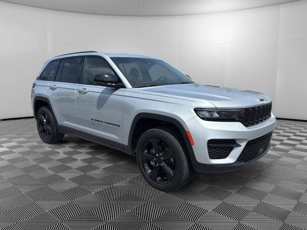 Used 2023 Jeep Grand Cherokee Altitude Sport Utility