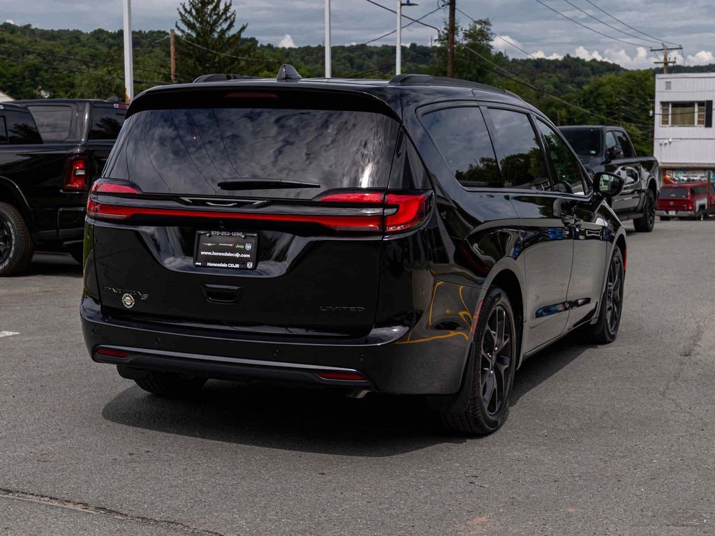 New 2027 Chrysler Pacifica LIMITED Passenger Van