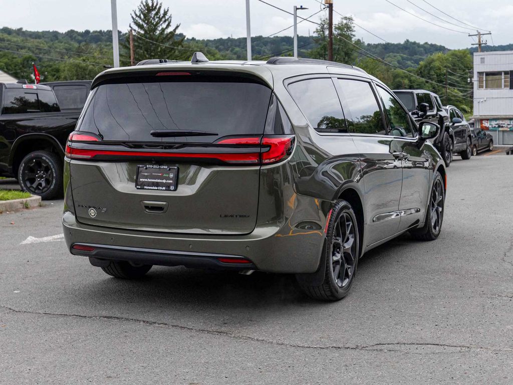 New 2027 Chrysler Pacifica LIMITED Passenger Van
