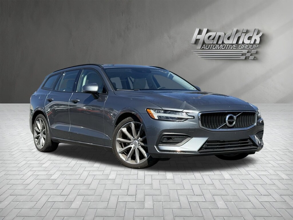 Used 2021 Volvo V60 Momentum Wagon