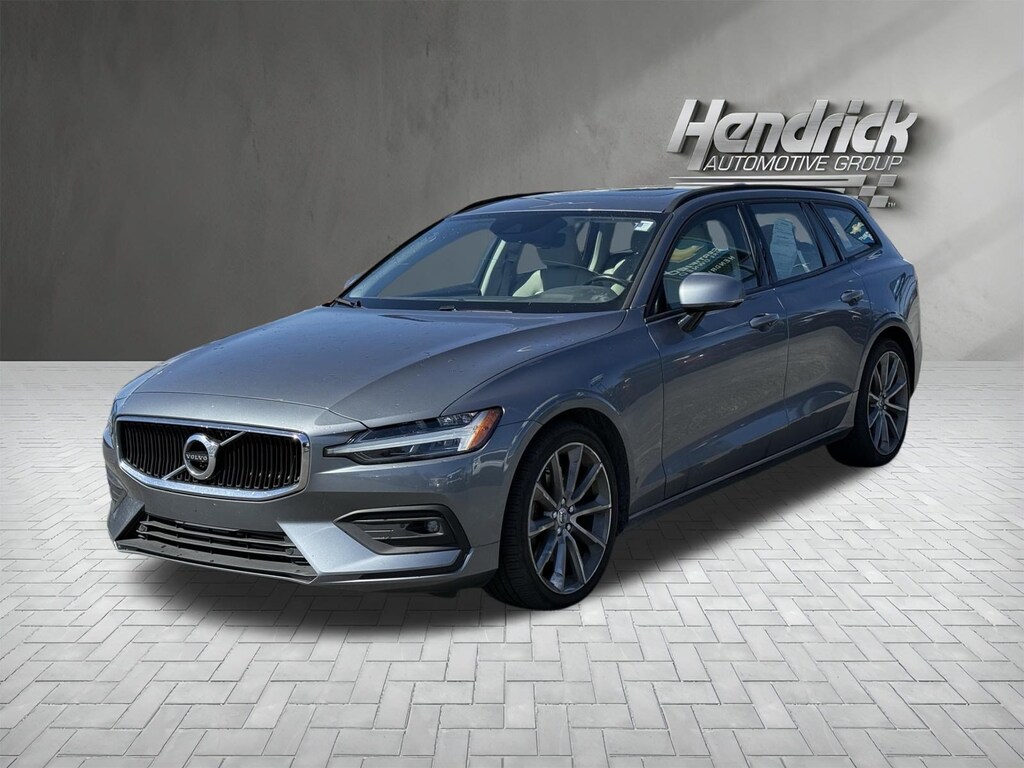 Used 2021 Volvo V60 Momentum Wagon