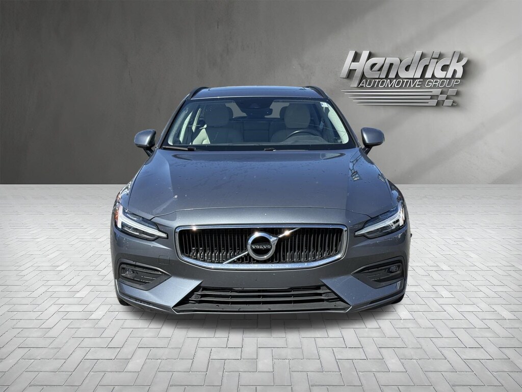 Used 2021 Volvo V60 Momentum Wagon