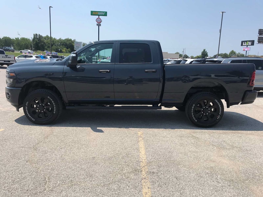 New 2026 Ram 2500 BLACK EXPRESS CREW CAB 4X4 6'4 BOX Pickup