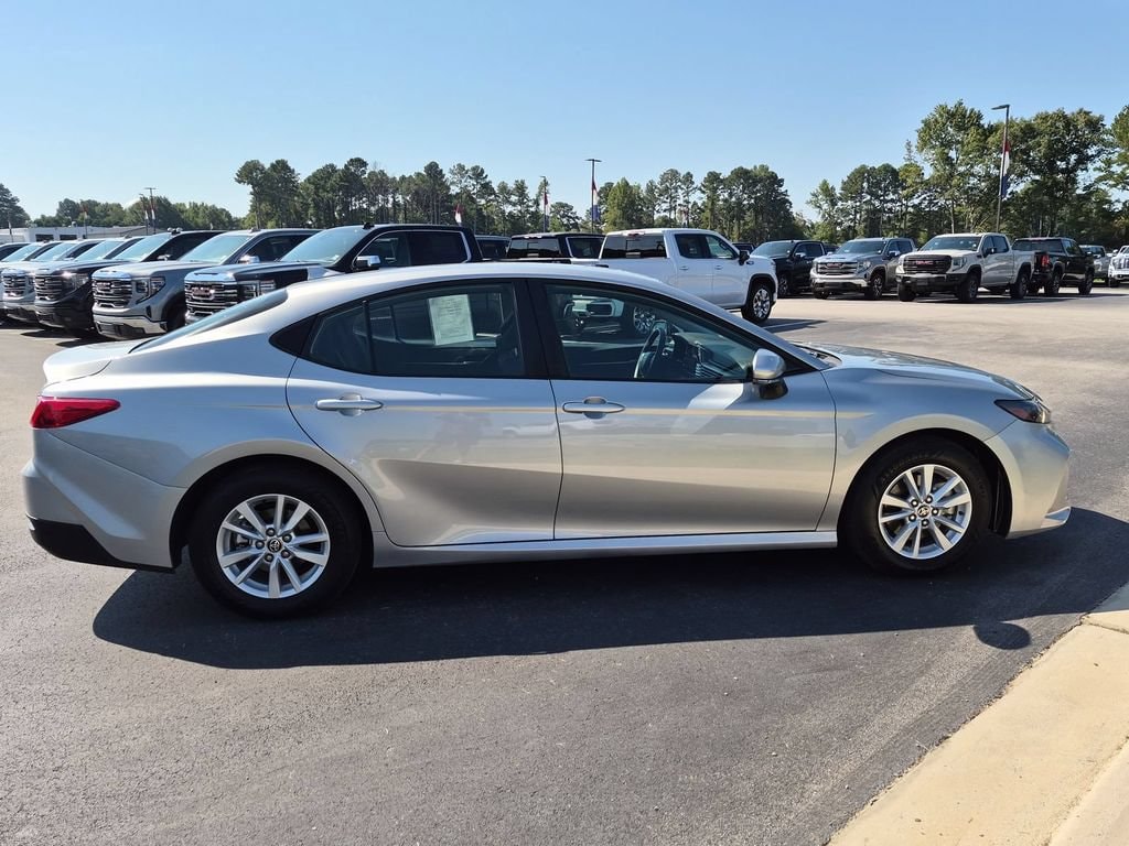 Used 2025 Toyota Camry LE Used 2025 Toyota Camry LE — photo 2 of 4