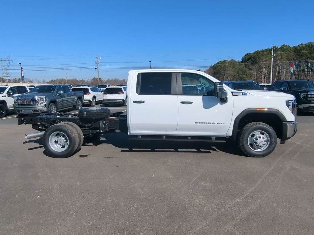 New 2026 GMC Sierra 3500 HD Chassis Cab Pro Truck — photo 2 of 4