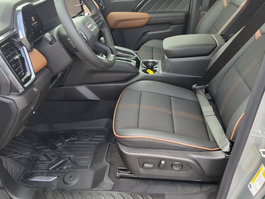2026 GMC Canyon AT4 - Photo 17
