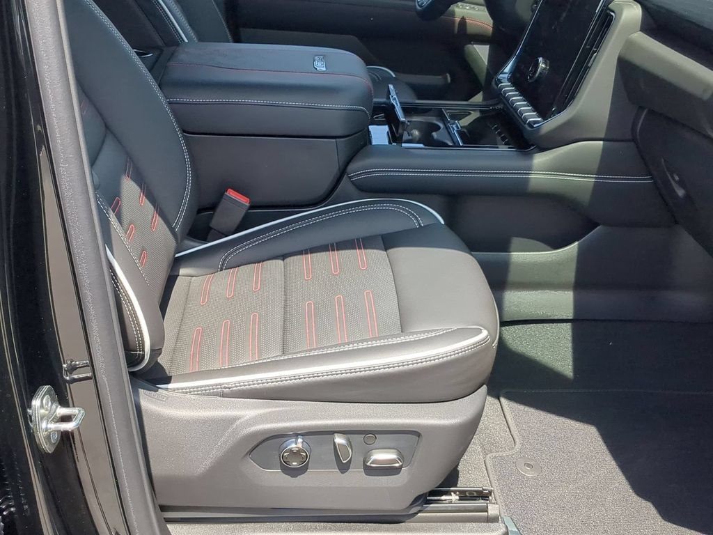 2026 GMC Yukon AT4 Ultimate - Photo 28