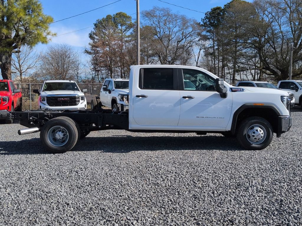 New 2026 GMC Sierra 3500 HD Chassis Cab Pro Truck — photo 2 of 4