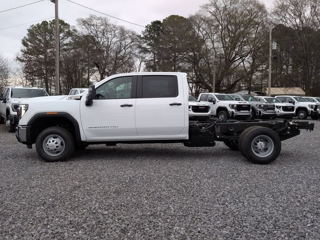 2026 GMC Sierra 3500 Chassis Cab Pro - Photo 6