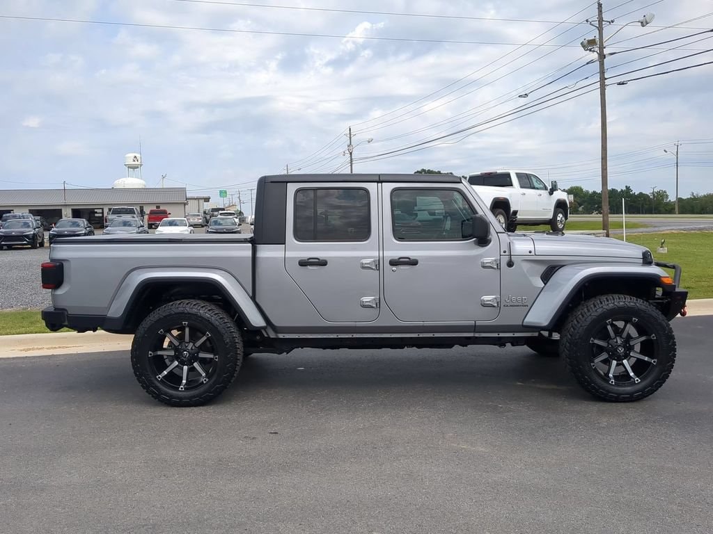 Used 2020 Jeep Gladiator Overland 4x4 Truck Used 2020 Jeep Gladiator Overland 4x4 Truck — photo 2 of 4