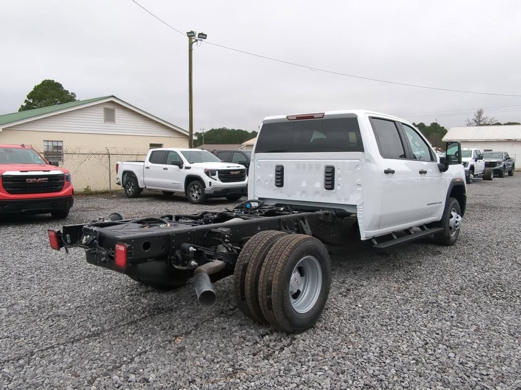 New 2026 GMC Sierra 3500 HD Chassis Cab Pro Truck New 2026 GMC Sierra 3500 HD Chassis Cab Pro Truck — photo 3 of 4