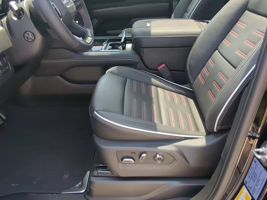 2026 GMC Yukon AT4 Ultimate - Photo 19