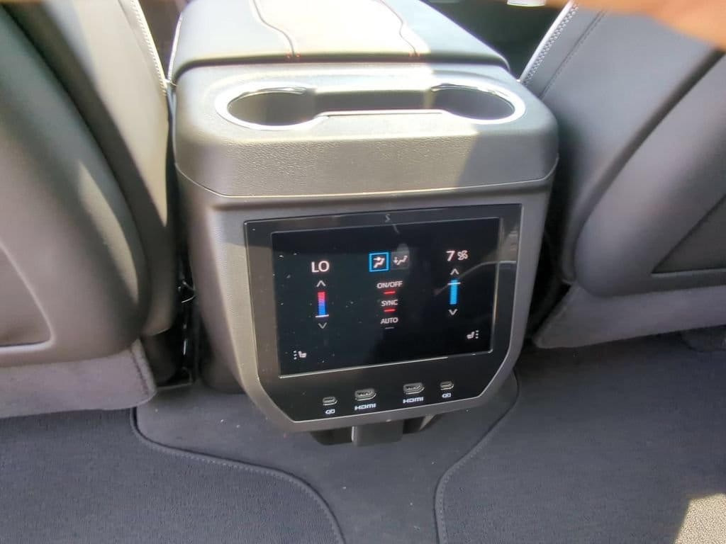 2026 GMC Yukon AT4 Ultimate - Photo 21