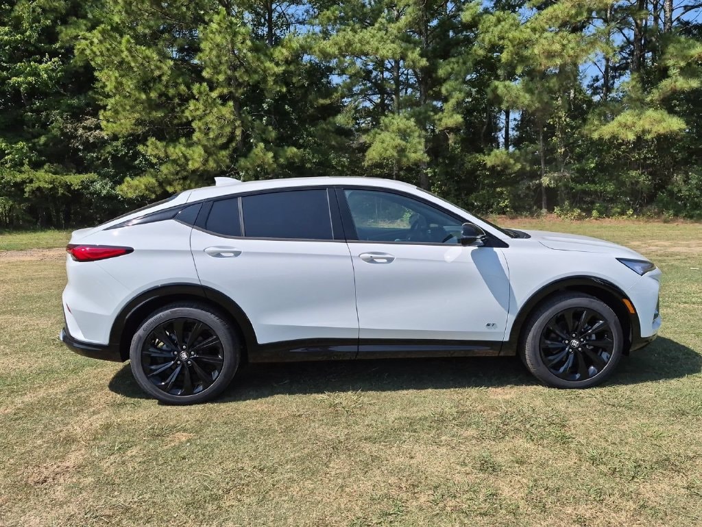 New 2026 Buick Envista Sport Touring SUV — photo 2 of 4
