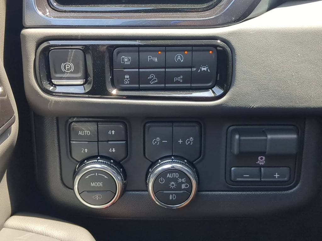 2026 GMC Yukon AT4 Ultimate - Photo 17