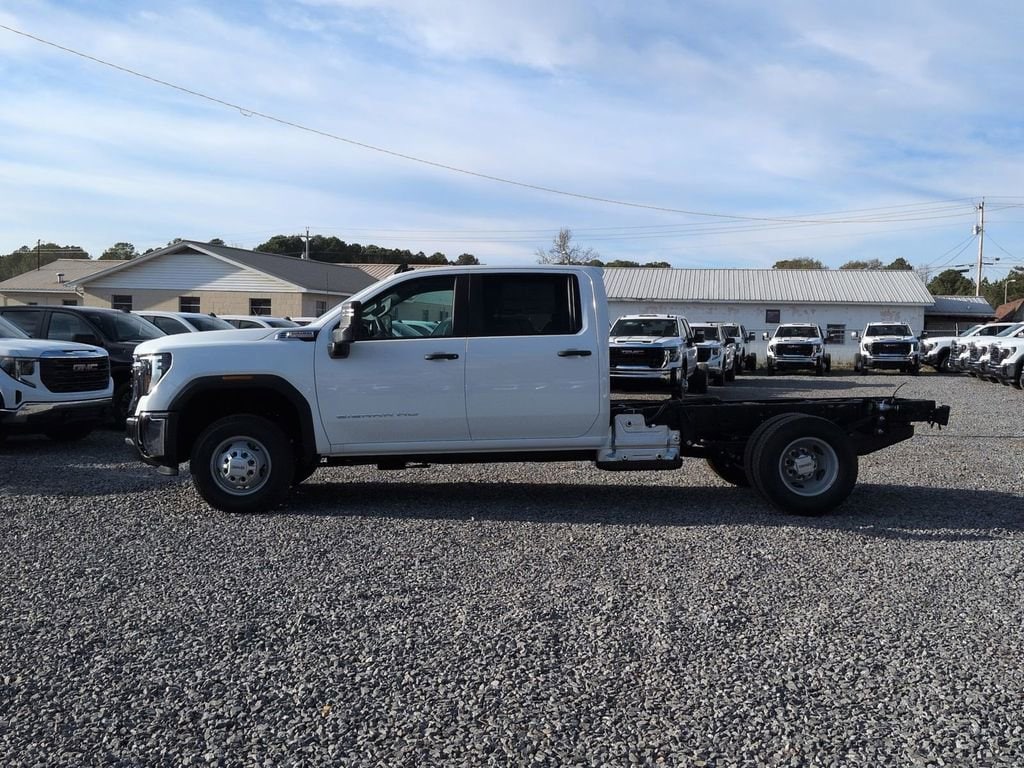 2026 GMC Sierra 3500 Chassis Cab Pro - Photo 6