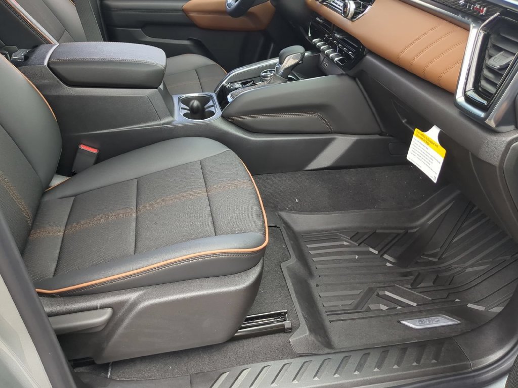 2026 GMC Canyon AT4 - Photo 25
