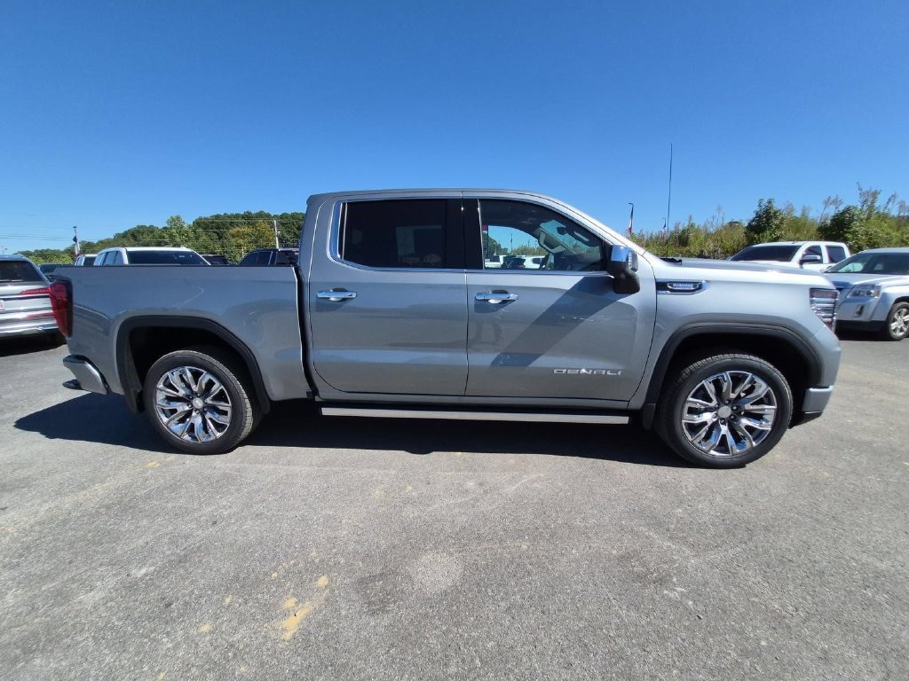 Used 2026 GMC Sierra 1500 SLT Truck — photo 2 of 4