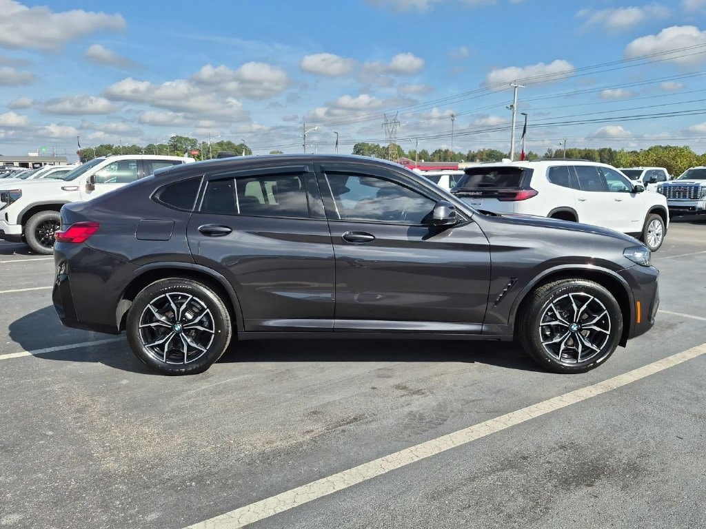 Used 2023 BMW X4 xDrive30i SUV — photo 2 of 4